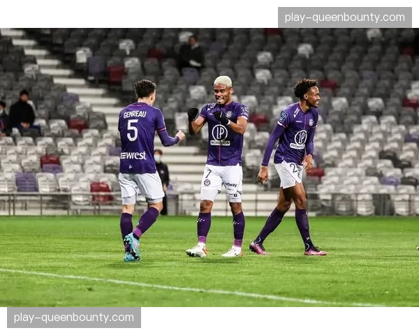 战术板：解析图卢兹本赛季“4-2-2-2”阵型中，双前锋如何引领第一道防线进行压迫